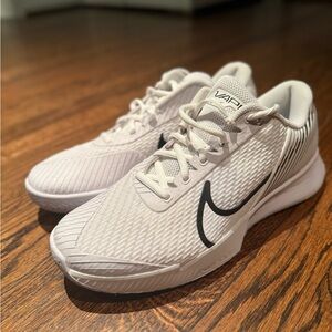 Men’s Nike Vapor Pro Tennis Shoe White Size 10